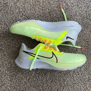 Nike Air Zoom Pegasus 38 Black Volt *Never Worn Brand New